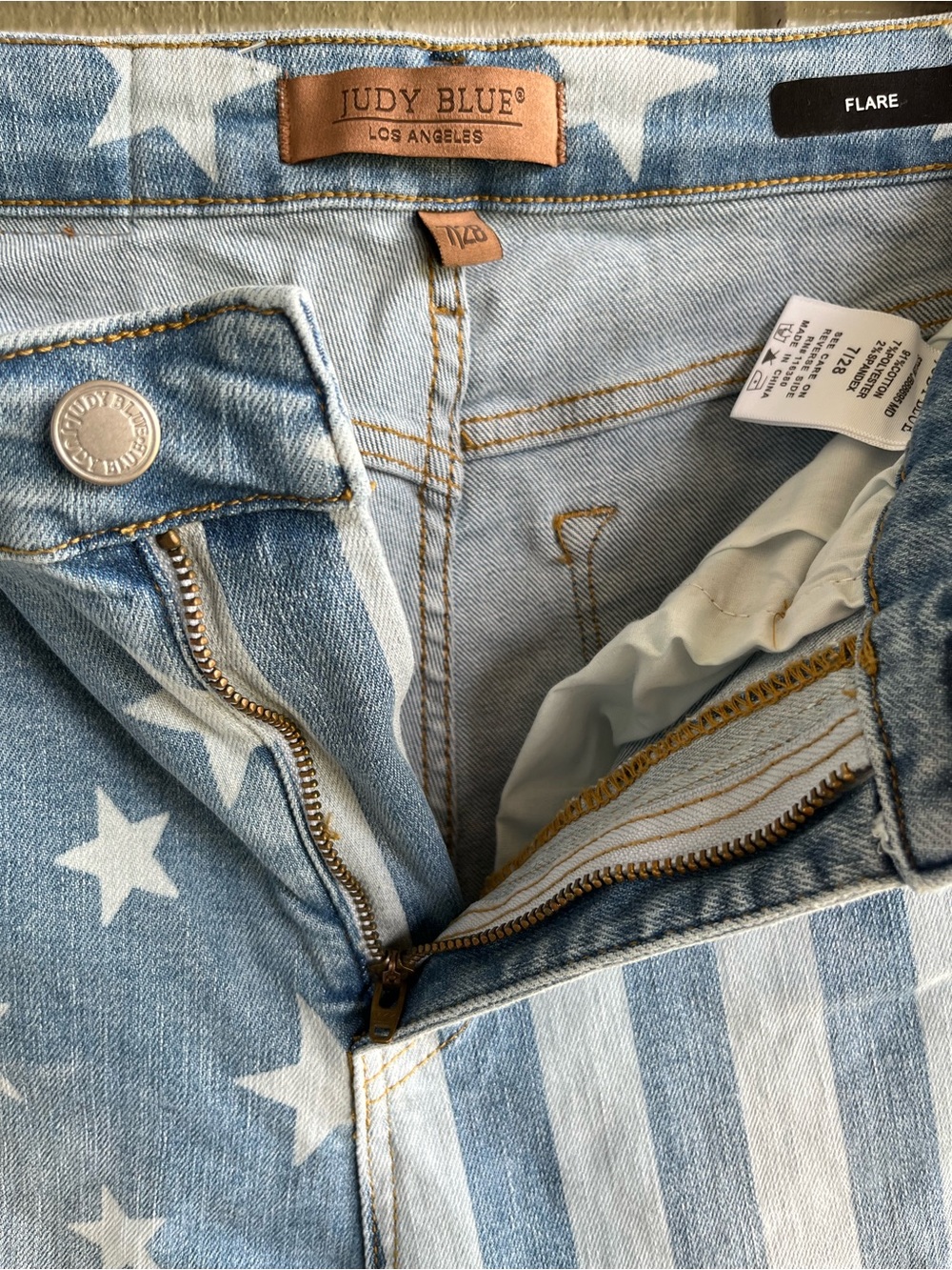 Judy Blue Stars and Stripes Bleached High Rise Flare Jeans Size 28 - Picture 4 of 9